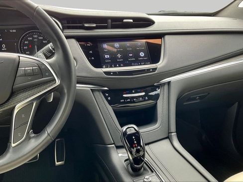 Used 2025 Cadillac XT5 Sportv w/ Technology Package AWD/4WD image 9