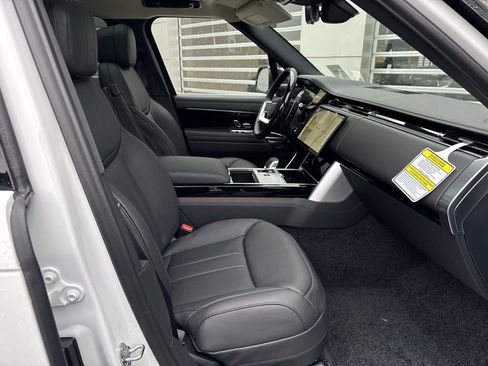 New 2025 Land Rover Range Rover SE image 10