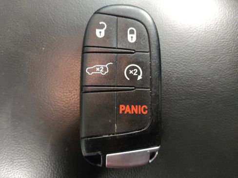 Used 2020 Jeep Grand Cherokee Altitude AWD/4WD image 32