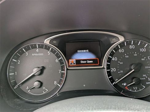 Used 2019 Nissan Pathfinder S image 17