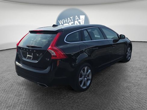Used 2017 Volvo V60 T5 Premier w/ Convenience Package FWD image 3