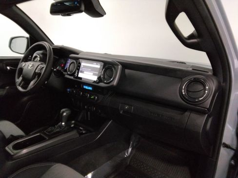 Used 2021 Toyota Tacoma TRD Off-Road image 41