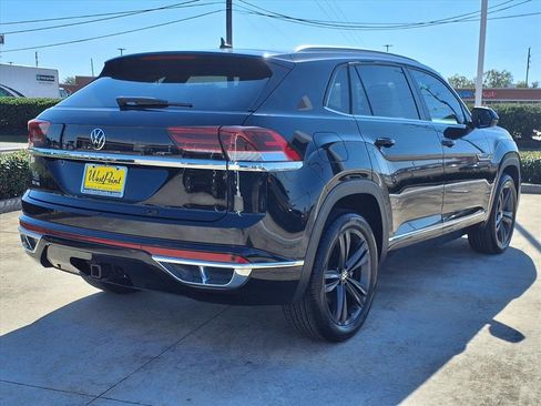 Used 2021 Volkswagen Atlas Cross Sport SE w/ Panoramic Sunroof Package image 2
