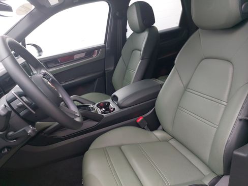 Certified 2025 Porsche Cayenne E-Hybrid AWD/4WD image 17