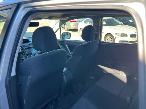 Used 2018 Subaru Forester 2.5i Premium w/ All-Weather Package image 33