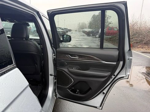 New 2025 Jeep Grand Cherokee Overland AWD/4WD image 43
