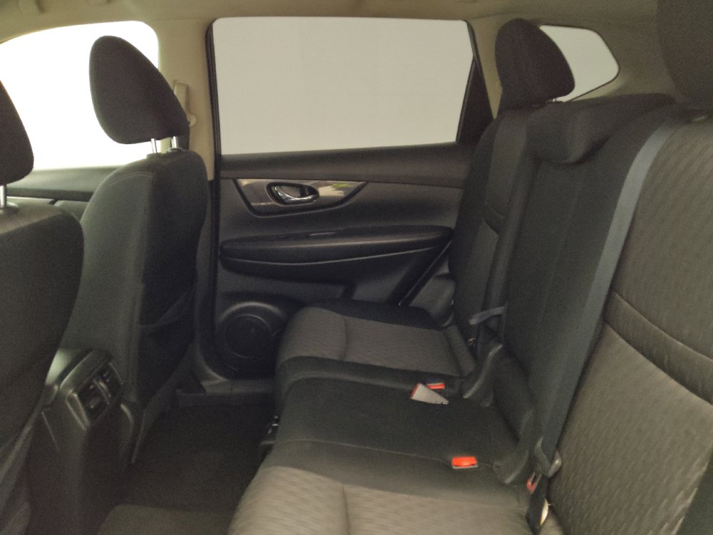 Used 2017 Nissan Rogue S FWD image 18