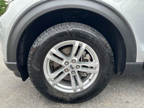 Used 2020 Ford Explorer XLT w/ Equipment Group 202A AWD/4WD image 21