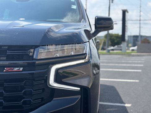 Used 2023 Chevrolet Suburban Z71 w/ Luxury Package AWD/4WD image 4