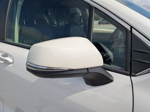 Used 2024 Toyota Sienna Platinum FWD image 10