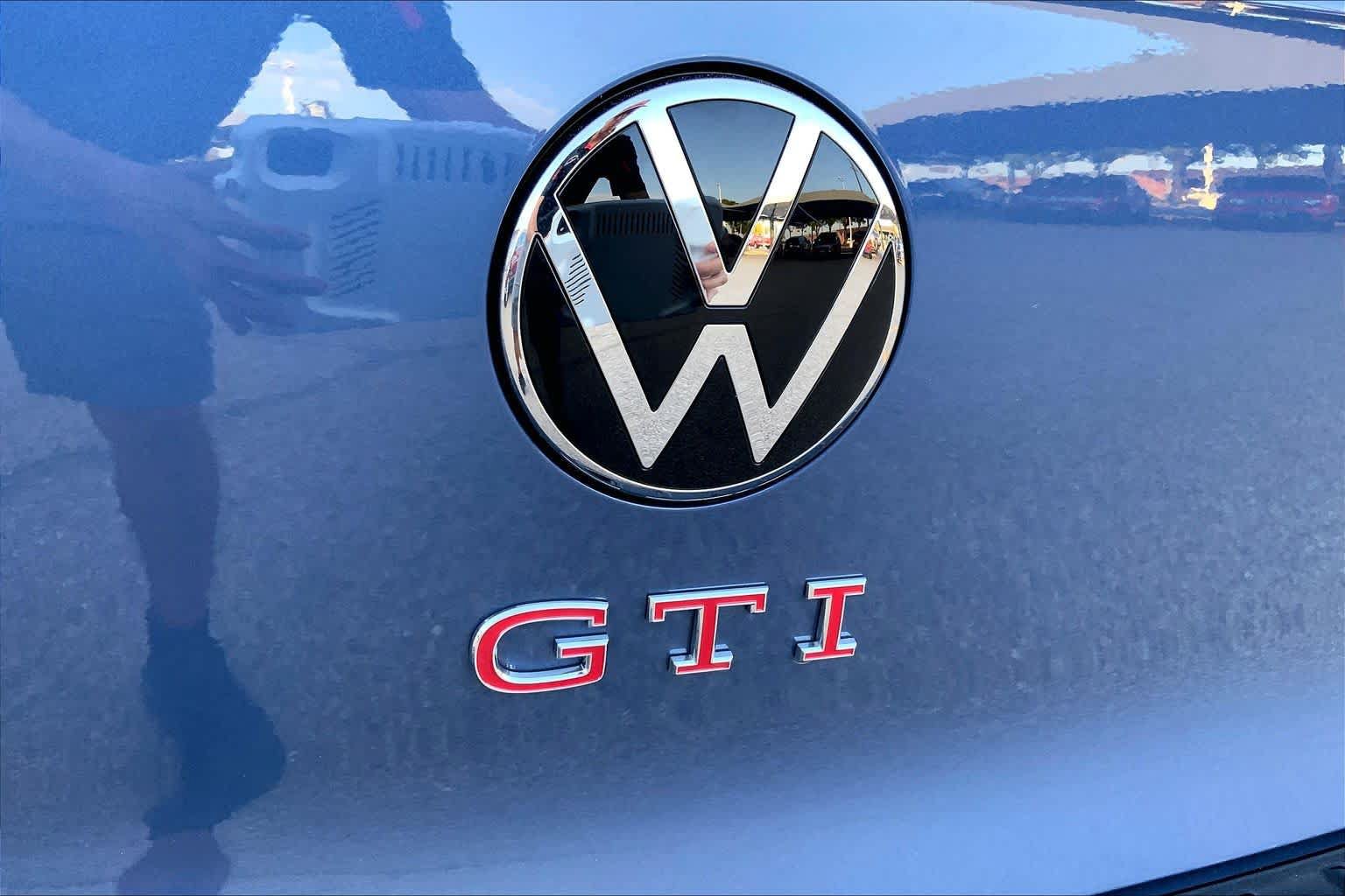 New 2026 Volkswagen GTI SE FWD image 15