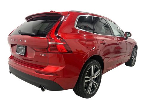 Used 2020 Volvo XC60 T5 Momentum w/ Protection Package AWD/4WD image 4