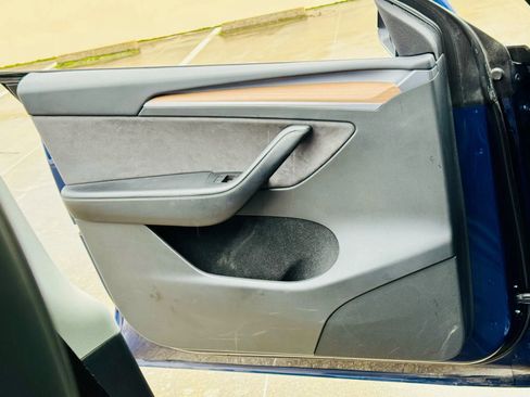 Used 2023 Tesla Model Y Performance image 18