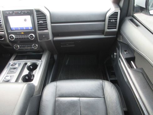 Used 2020 Ford Expedition XLT image 18