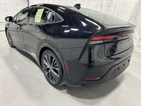Used 2025 Toyota Prius XLE image 5