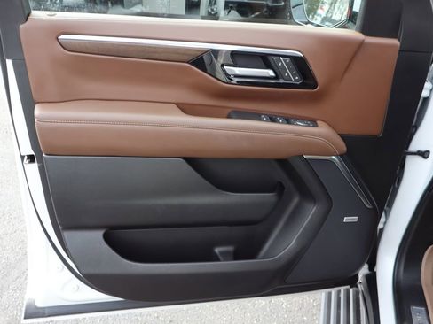 Used 2025 Chevrolet Tahoe High Country image 28