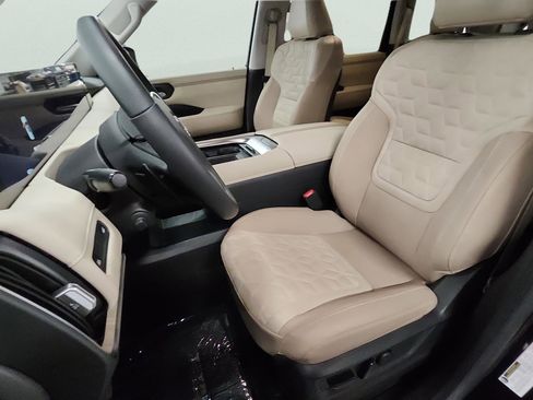 Used 2025 Nissan Armada Platinum AWD/4WD image 10
