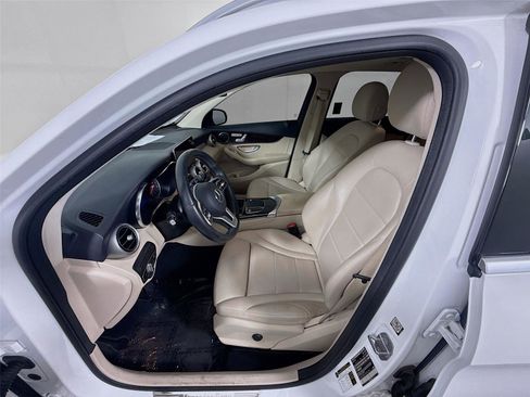 Used 2021 Mercedes-Benz GLC 300 image 2