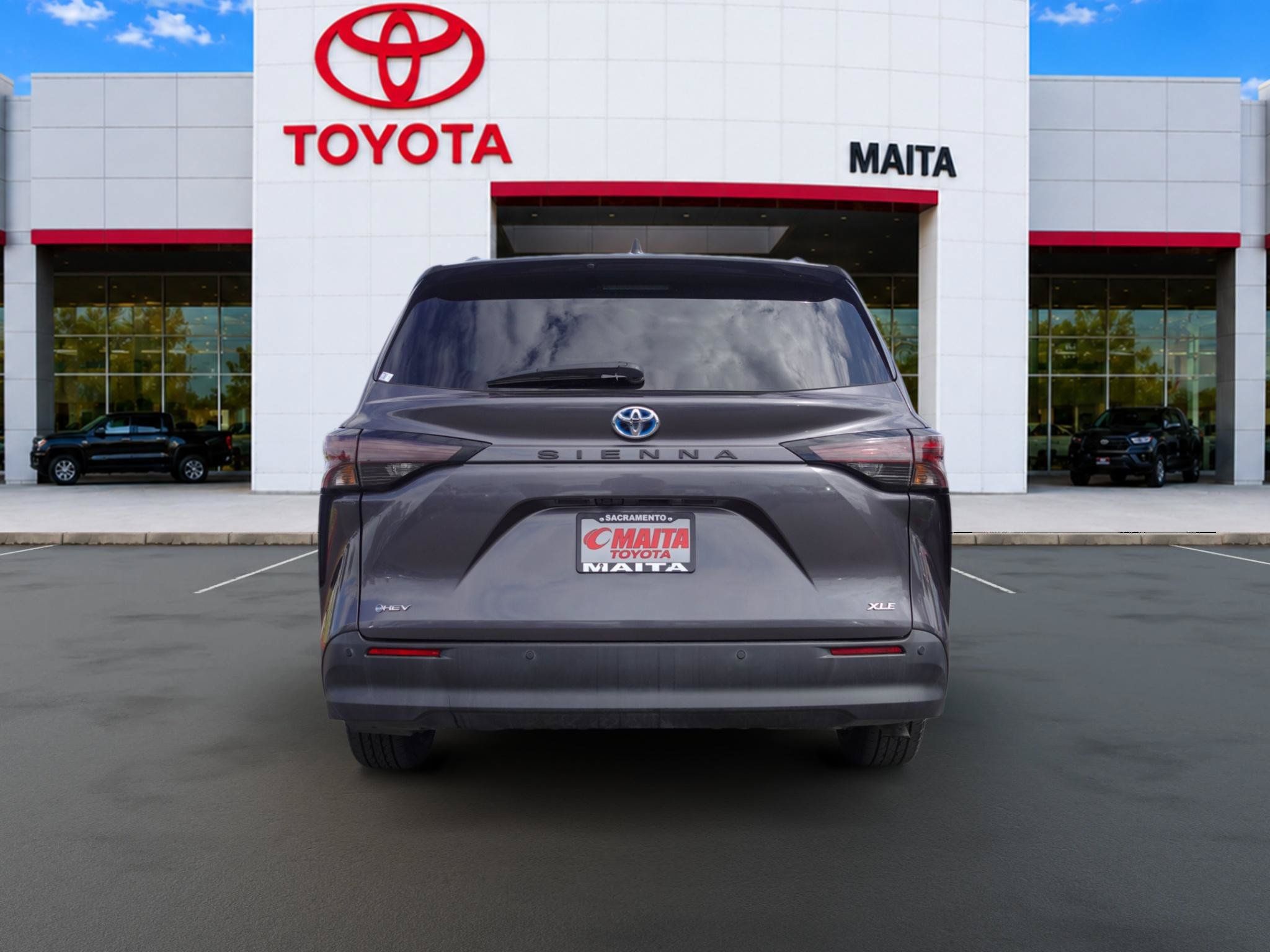 Certified 2025 Toyota Sienna XLE FWD image 4