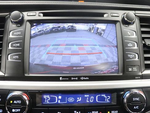 Used 2018 Toyota Highlander XLE AWD/4WD image 37