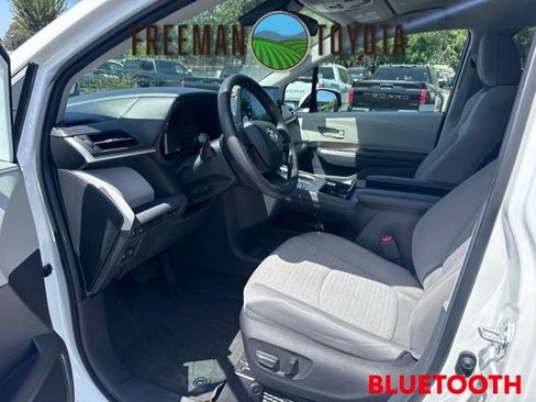 Used 2024 Toyota Sienna LE AWD/4WD image 7
