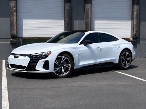 Used 2023 Audi e-tron GT Premium Plus w/ Performance Package AWD/4WD image 10