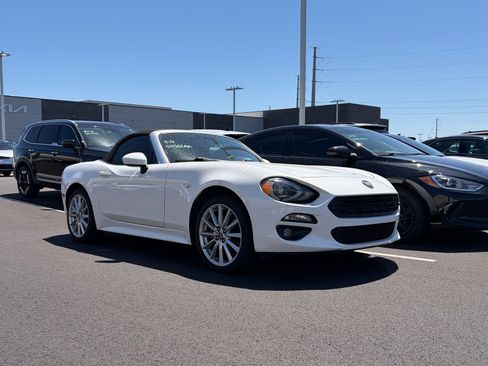 Used 2019 FIAT 124 Spider Lusso w/ Convenience Group RWD image 2