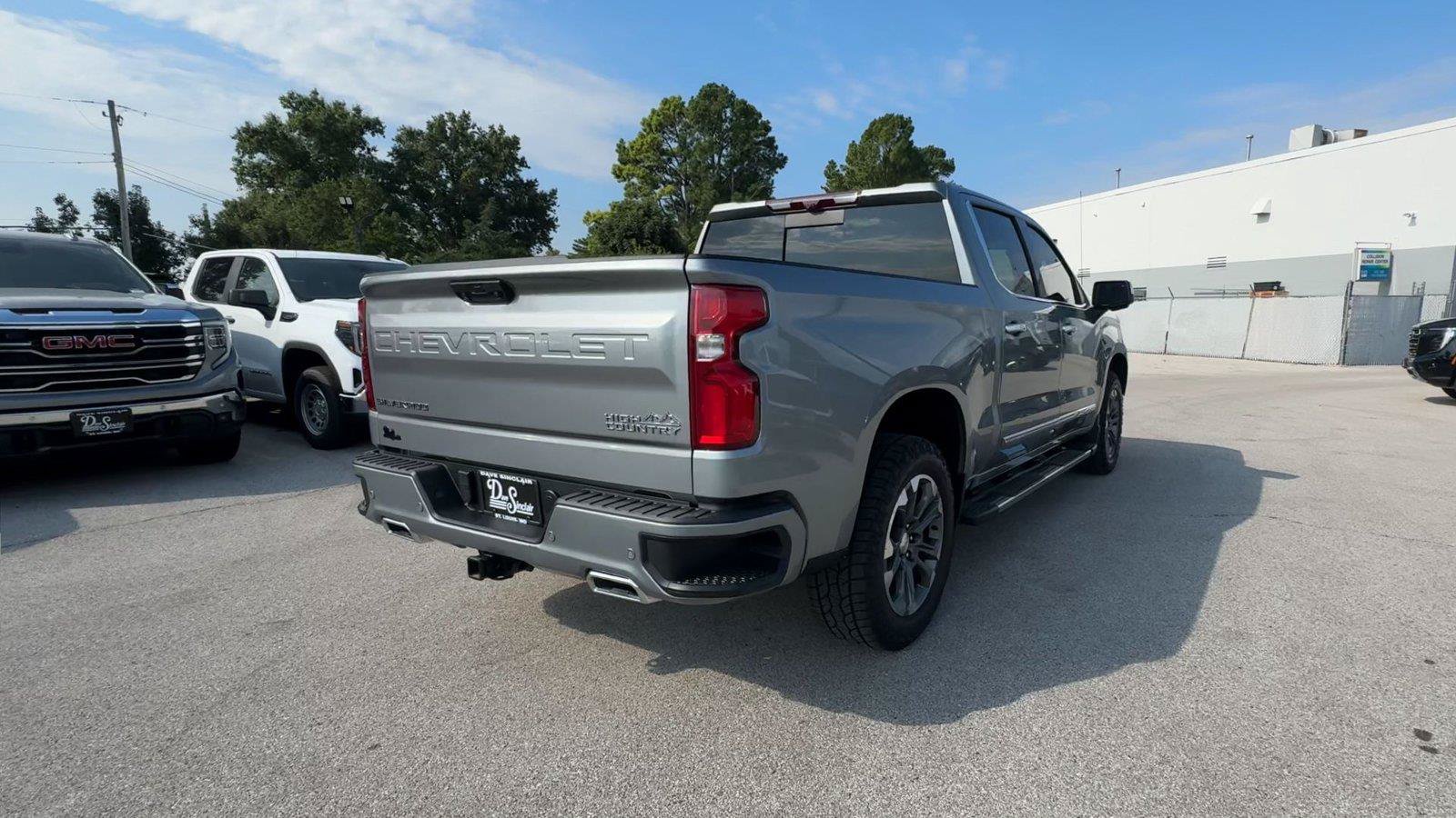 Used 2023 Chevrolet Silverado 1500 High Country w/ Technology Package AWD/4WD image 9