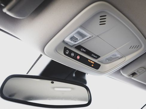 Used 2017 Chevrolet Malibu Hybrid w/ Leather Package image 17