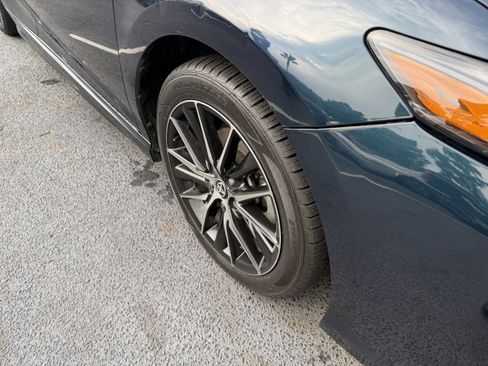 Used 2021 Toyota Camry SE FWD image 11