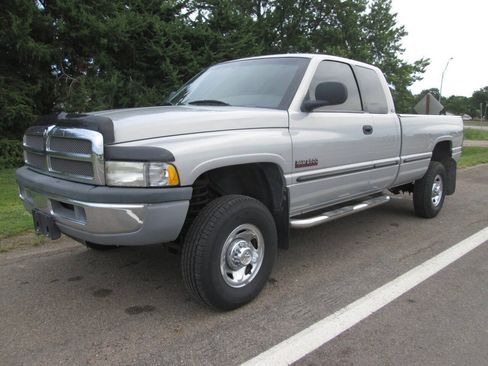 Used 1999 Dodge Ram 2500 Truck 4x4 Quad Cab image 2