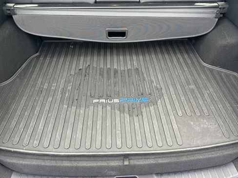 Used 2017 Toyota Prius Prime Advanced image 17