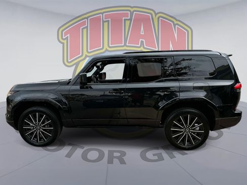 Used 2025 Lexus GX 550 w/ Accessory Package (2T) AWD/4WD image 3
