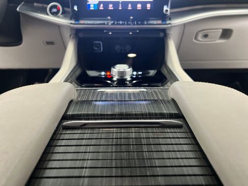 Used 2024 Jeep Wagoneer Series II w/ Flexible Seating Group image 45