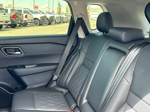 Used 2025 Nissan Rogue Platinum AWD/4WD image 17