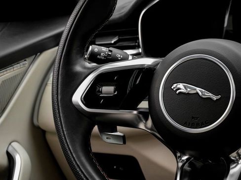 Used 2023 Jaguar F-PACE SVR image 14