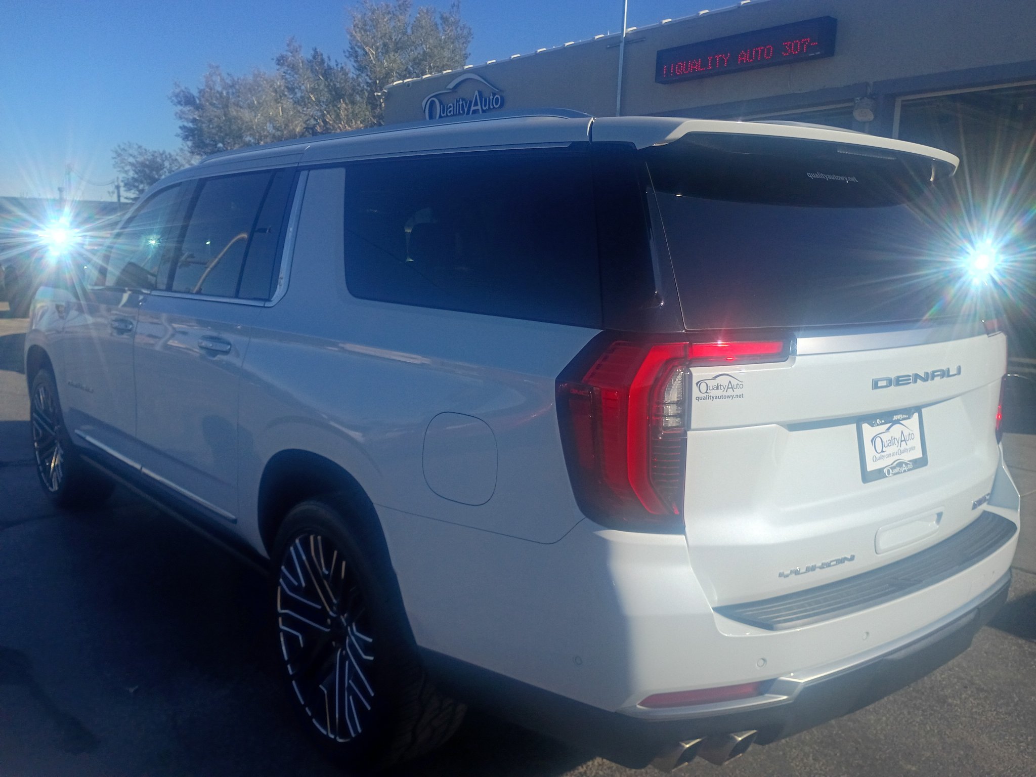 Used 2026 GMC Yukon XL Denali w/ Sun & Power Step Package AWD/4WD image 8