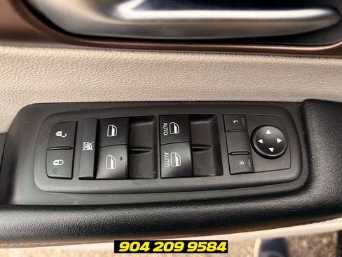 Used 2019 Chrysler Pacifica Touring-L FWD image 16