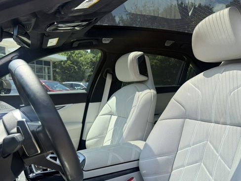 Certified 2023 BMW 760i xDrive w/ Executive Package AWD/4WD image 15