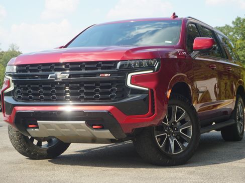 Used 2023 Chevrolet Suburban Z71 w/ Luxury Package image 4