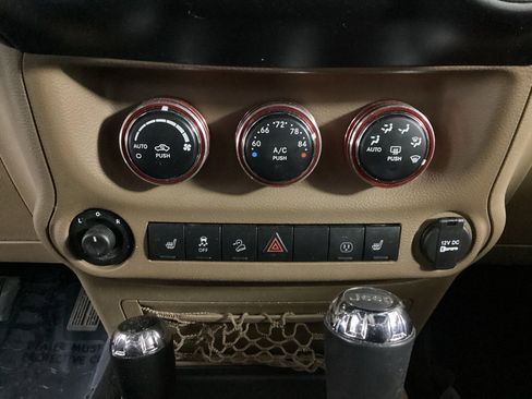 Used 2015 Jeep Wrangler Unlimited Rubicon w/ Dual Top Group image 25