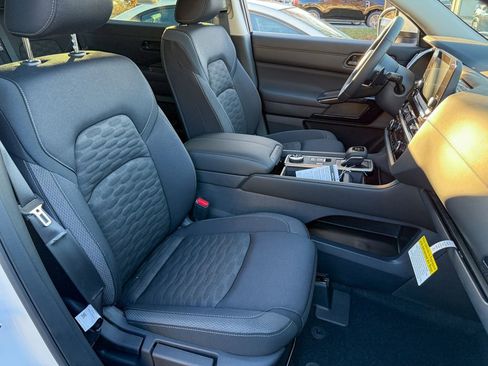 New 2025 Nissan Pathfinder SV w/ Cargo Package image 9