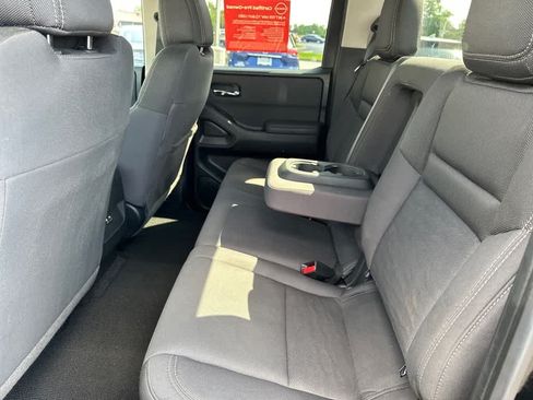 Used 2024 Nissan Frontier SV AWD/4WD image 12