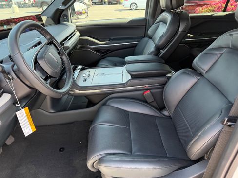 New 2026 Lincoln Navigator Reserve w/ Jet Appearance Package AWD/4WD image 10