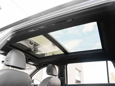 Used 2023 Volkswagen Tiguan SE R-Line image 39