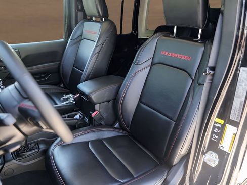 Used 2024 Jeep Wrangler Unlimited Rubicon w/ Technology Group image 7