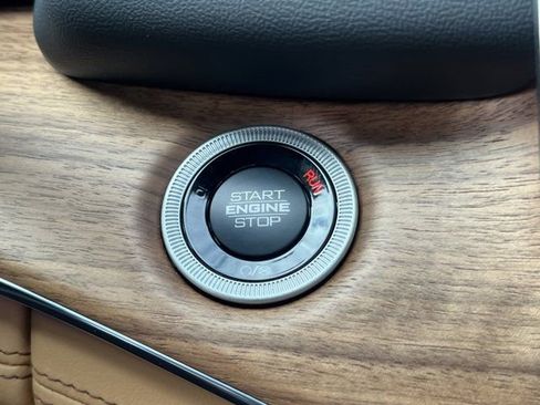 New 2025 Jeep Grand Cherokee Summit image 26
