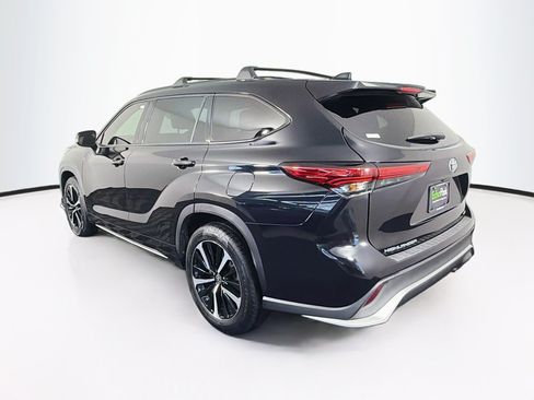 Used 2022 Toyota Highlander XSE FWD image 5