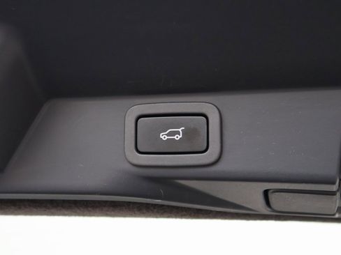 Used 2019 Land Rover Range Rover Sport SE image 17