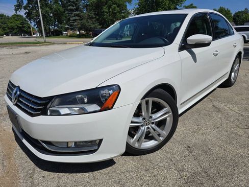 Used 2015 Volkswagen Passat 1.8T SE FWD image 1